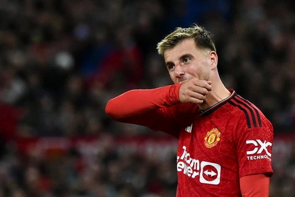 Mason Mount's Struggles at Manchester United: Dimitar Berbatov's Insights