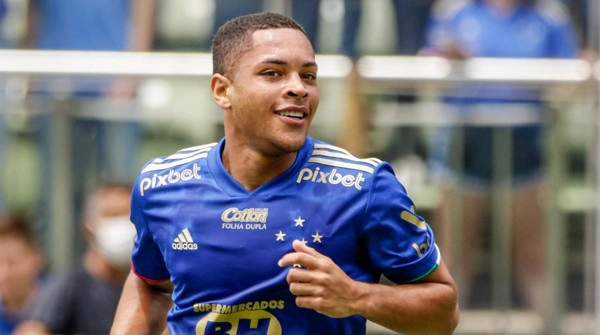 Vitor Roque's Transfer to Palmeiras Stalls Due to Spanish FA Regulations